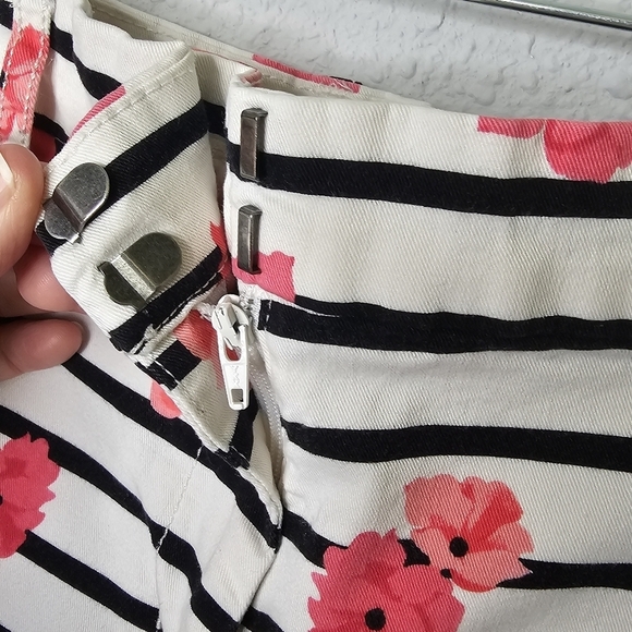 Elle Striped Floral Chino Walking Shorts‎ Women Pink Black White Size 12 - Picture 5 of 14